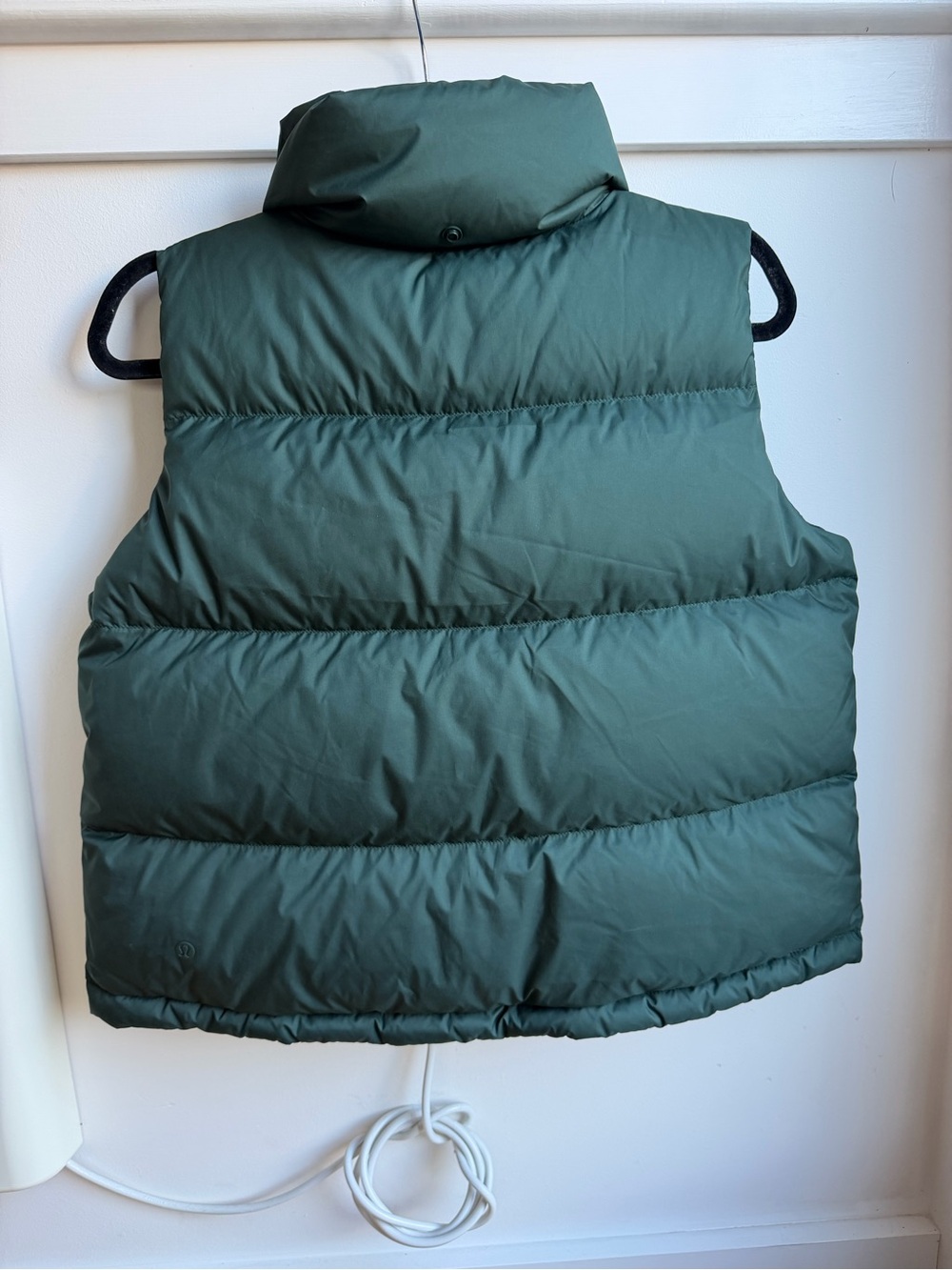Lululemon Wunder Puff 600-Down-Fill Cropped Vest in Rainforest Green - Picture 3 of 3